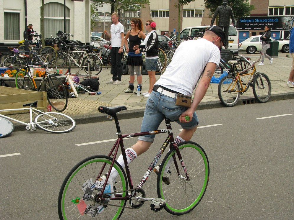 Fixed gear tricks on a car free day in 
